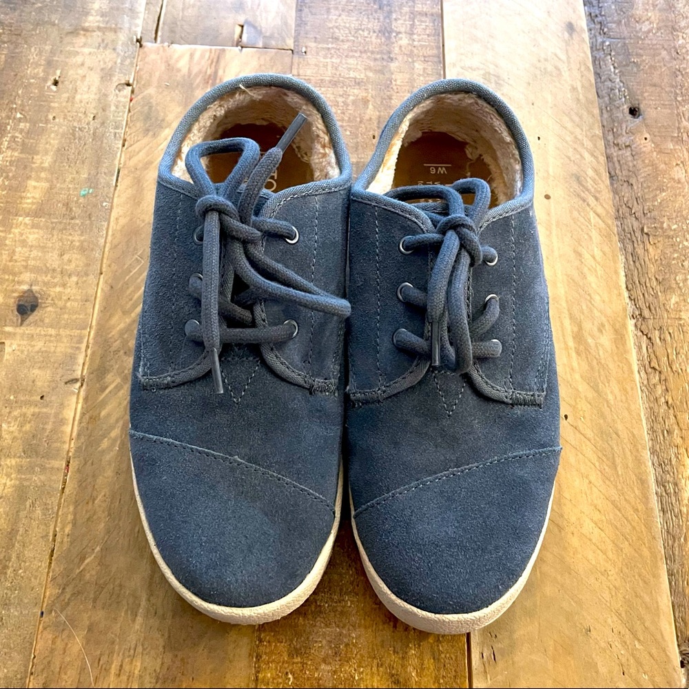 Tom’s Fleece lined lace up shoes